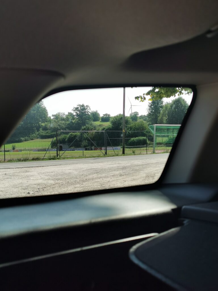 Mittagspause Sportplatz irgendwo