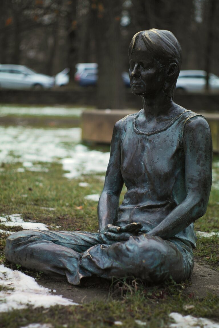 Sitzende Frau Stadtpark